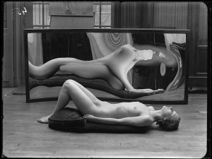 André Kertész. Distortion No. (???). Paris, 1933. Imagen tomada de: fantomatik75.blogspot.com