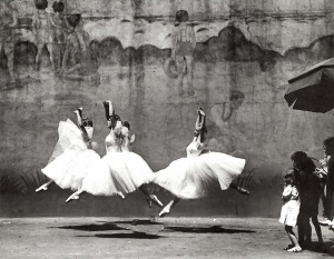 Andrés Kertész. Ballet. New York, 1938. Imagen tomada de: www.higherpictures.com